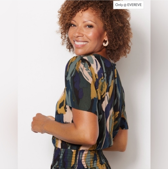 Evereve Alexis Smocked Midi Dress in Painterly Print - Picture 2 of 9